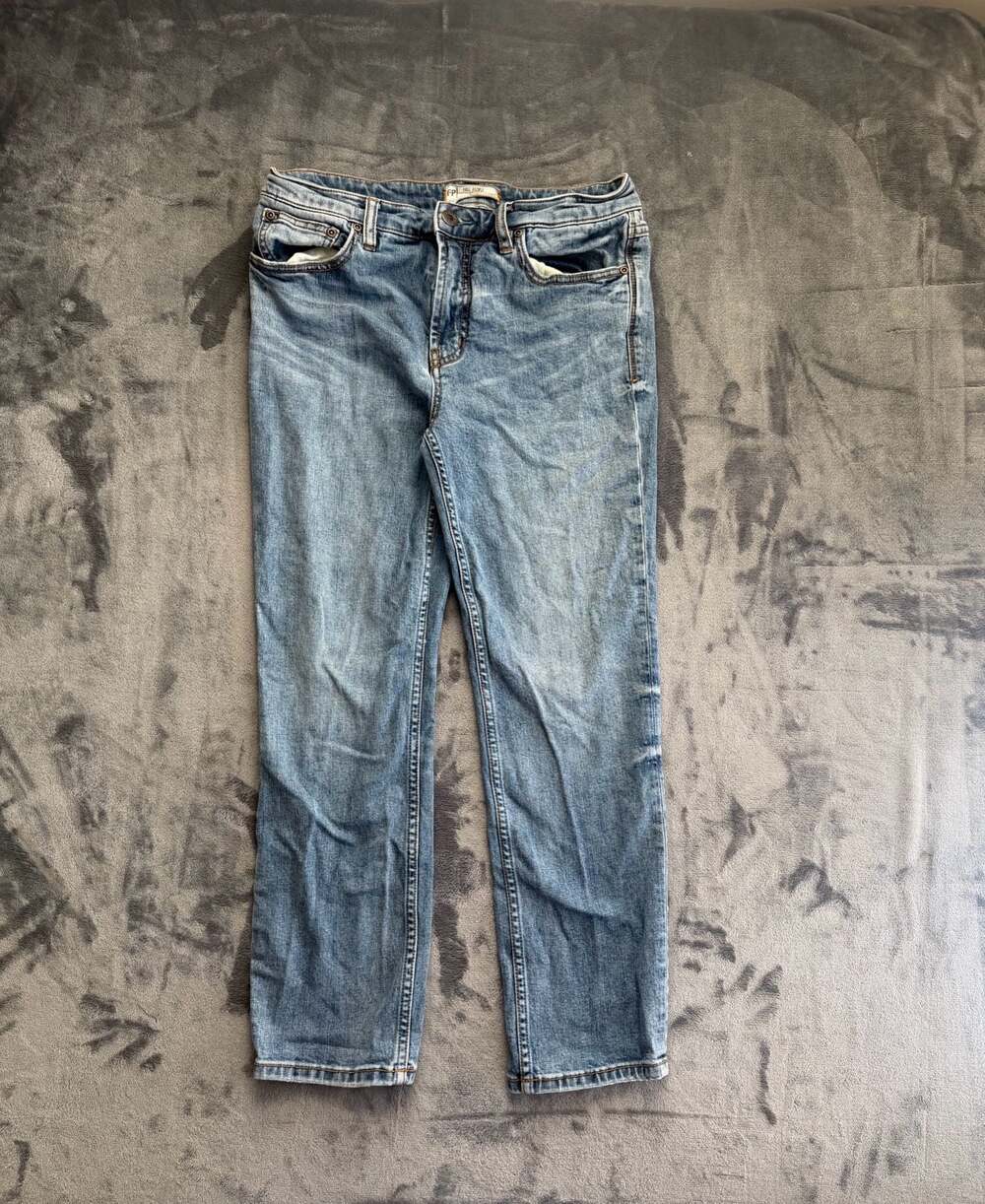 Free People Women's Distressed Straight Leg Light Wash Denim Jeans Size 28